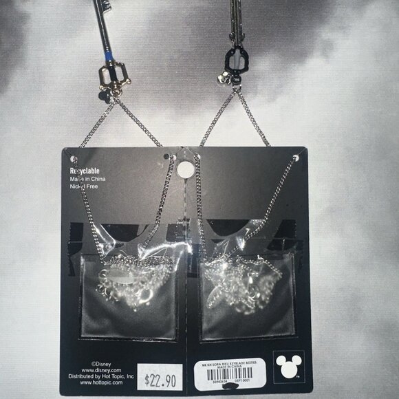 Her Universe Disney Kingdom Hearts Sora & Riku Keyblade Best Friend Necklace Set - Picture 2 of 3